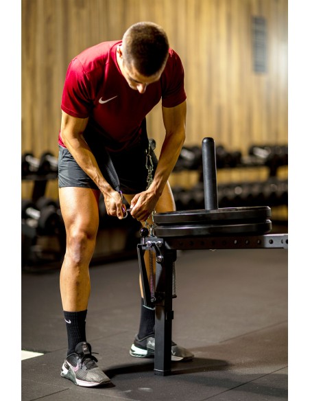 BELT SQUAT STATION